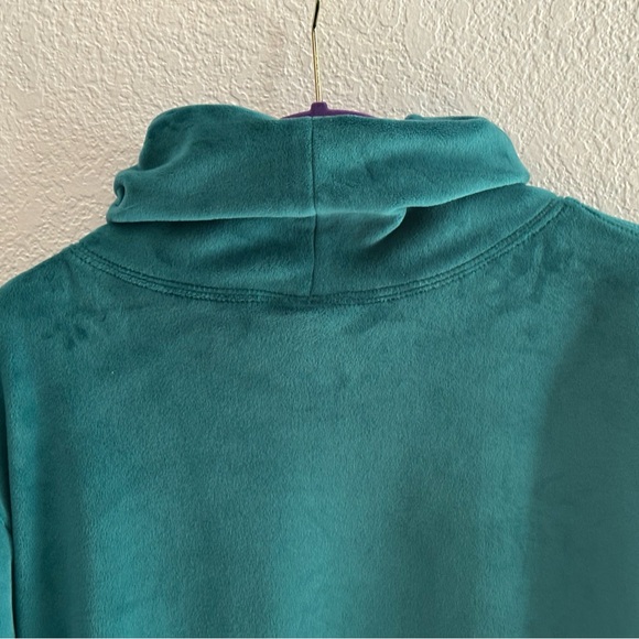 Athletic VelourTop (L/G) 12-14🦋🦋 - Picture 5 of 8